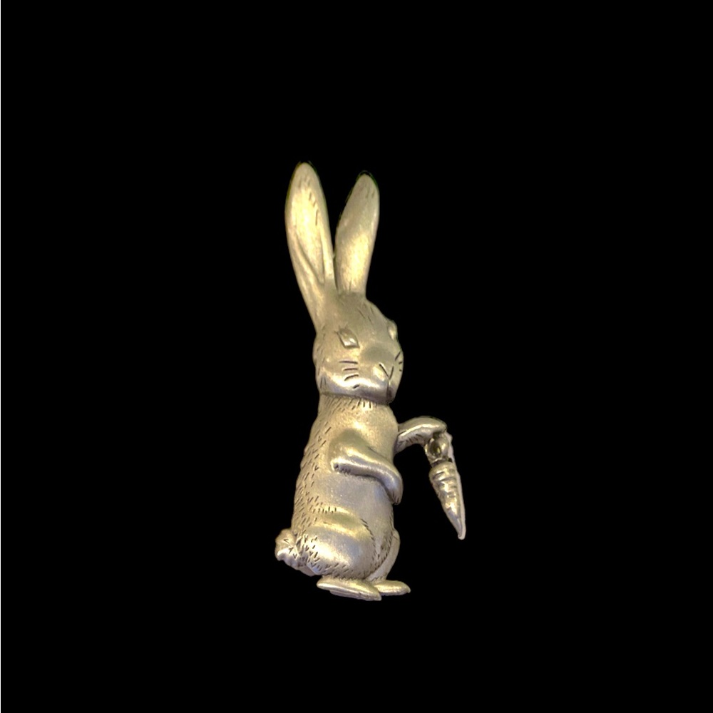JJ Jonette Silver Pewter Bunny With Articulating Carrot Brooch Pin